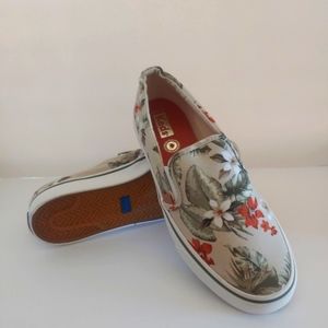 Women's Keds Low Top Canvas  Floral Printed Shoes Size 9